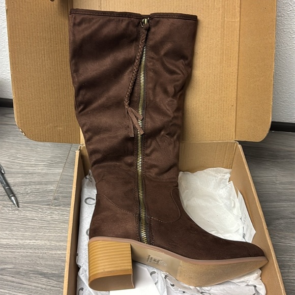 Journee Womens Sanora Stacked Heel Riding Boots (WIDE CALF) - Picture 3 of 4